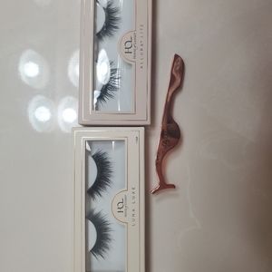 Lashes and applicator
